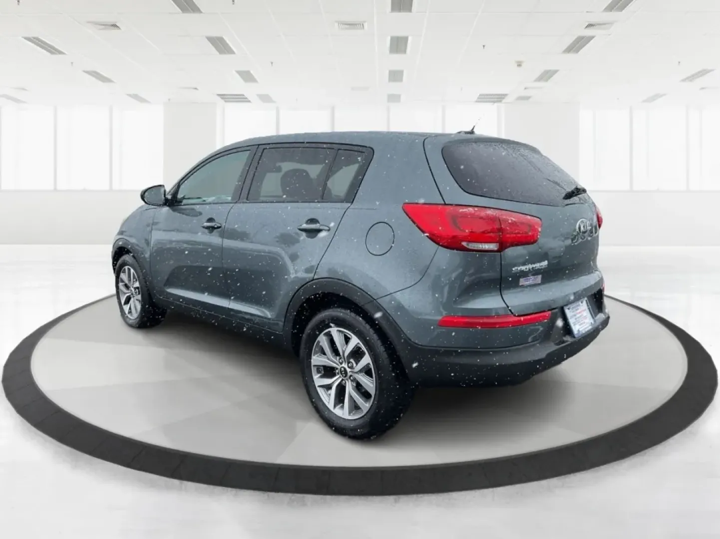 2015 Kia Sportage LX (KNDPB3AC8F7) with an Other engine, located at 880 E. National Road, Vandalia, OH, 45377, (937) 908-9800, 39.891918, -84.183594 - **Adventure Awaits: Discover the 2015 Kia Sportage LX at Advantage Car and Credit!**<br /> <br /> Are you ready to enhance your lifestyle with a vehicle that's perfect for weekend getaways or daily commutes? At Advantage Car and Credit in New Carlisle, OH, we're excited to introduce you to the 2015 - Photo#4