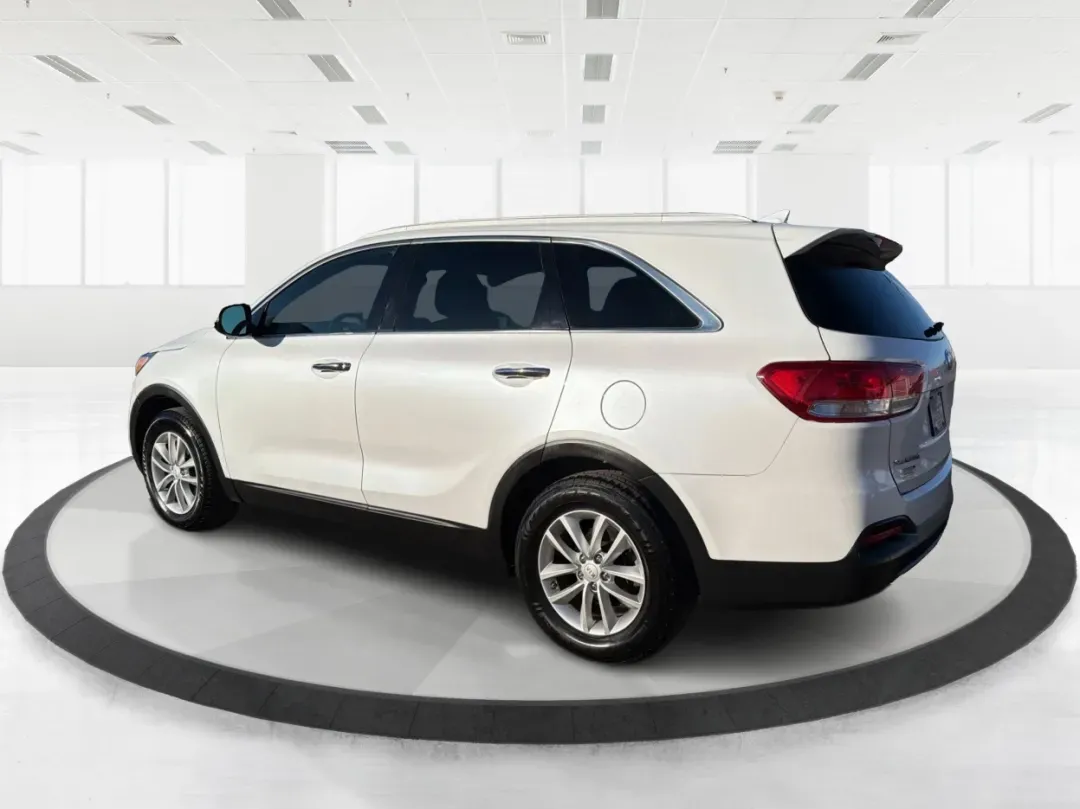 2016 Kia Sorento 2.4L LX (5XYPG4A39GG) with an 2.4L I-4 gasoline direct injection engine, located at 4508 South Dixie Dr, Moraine, OH, 45439, (937) 908-9800, 39.689976, -84.218452 - 2016 Kia Sorento 2.4L LX - Photo#4