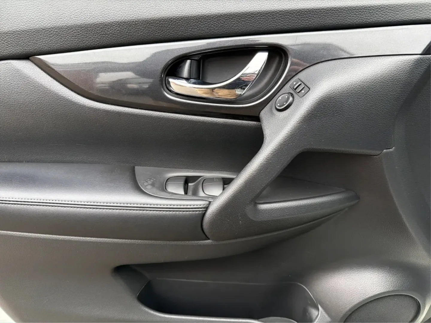 2017 Nissan Rogue S (KNMAT2MV0HP) with an 2.5L I-4 DOHC engine, CVT transmission, located at 1230 East Main St, Xenia, OH, 45385, (937) 908-9800, 39.688026, -83.910172 - **Adventure Awaits: Explore the 2017 Nissan Rogue at Advantage Car and Credit!**<br /> <br /> Are you ready to embark on your next family road trip or weekend adventure? The 2017 Nissan Rogue is the perfect companion for those who value versatility, comfort, and reliability. Whether you're navigatin - Photo#17