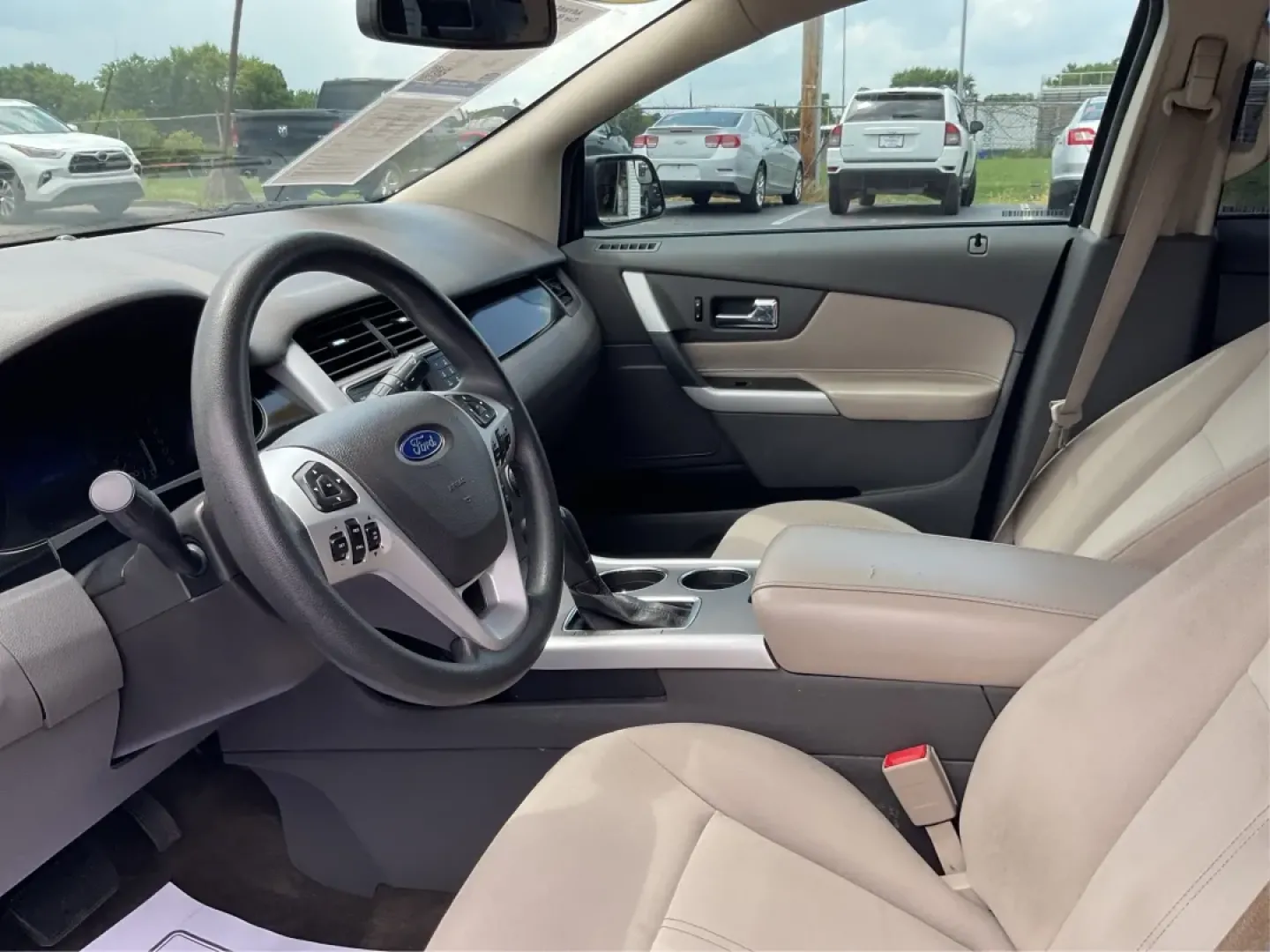 2013 Ford Edge SE (2FMDK3GC6DB) with an 3.5L V6 DOHC 24V engine, 6-Speed Automatic transmission, located at 880 E. National Road, Vandalia, OH, 45377, (937) 908-9800, 39.891918, -84.183594 - **Discover Your Next Adventure with the 2013 Ford Edge SE A Perfect Family SUV!**<br /> <br /> Are you searching for a reliable and stylish SUV to elevate your family's adventures? The 2013 Ford Edge SE, available at Advantage Car and Credit in Fairborn, OH, is the ideal vehicle for families and in - Photo#9