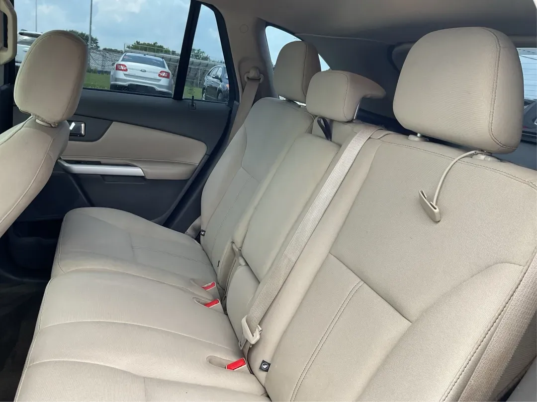 2013 Ford Edge SE (2FMDK3GC6DB) with an Other engine, located at 880 E. National Road, Vandalia, OH, 45377, (937) 908-9800, 39.891918, -84.183594 - **Discover Your Next Adventure with the 2013 Ford Edge SE A Perfect Family SUV!**<br /> <br /> Are you searching for a reliable and stylish SUV to elevate your family's adventures? The 2013 Ford Edge SE, available at Advantage Car and Credit in Fairborn, OH, is the ideal vehicle for families and in - Photo#10