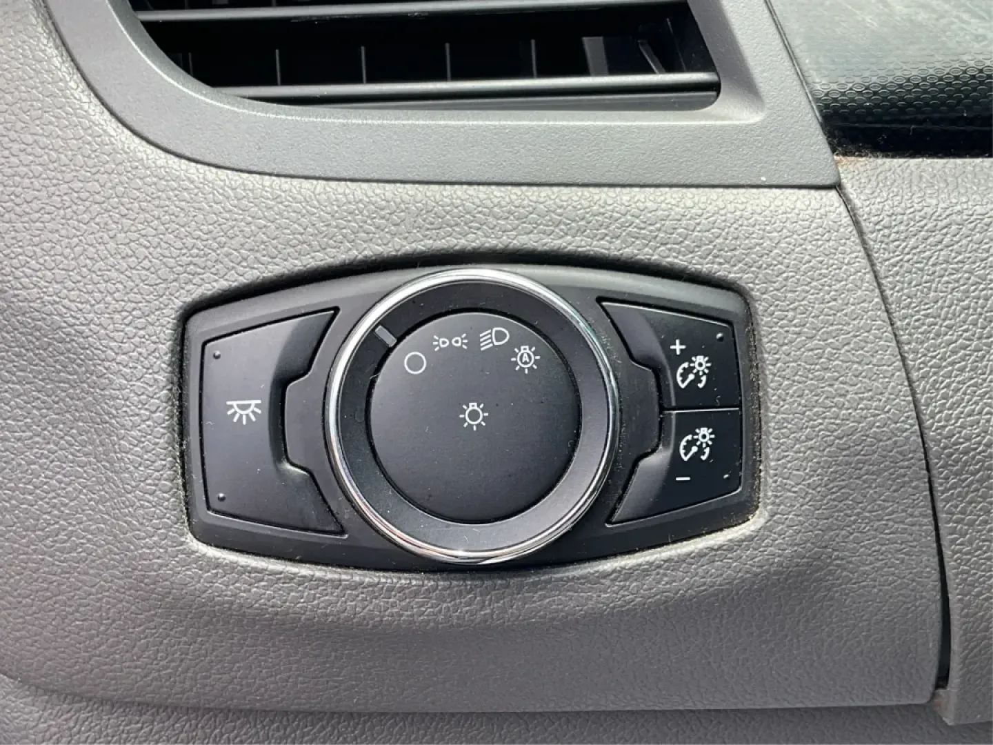 2013 Ford Edge SE (2FMDK3GC6DB) with an Other engine, located at 1099 N County Rd 25A, Troy, OH, 45373, (937) 908-9800, 40.057079, -84.212883 - **Discover Your Next Adventure with the 2013 Ford Edge SE A Perfect Family SUV!**<br /> <br /> Are you searching for a reliable and stylish SUV to elevate your family's adventures? The 2013 Ford Edge SE, available at Advantage Car and Credit in Fairborn, OH, is the ideal vehicle for families and in - Photo#17