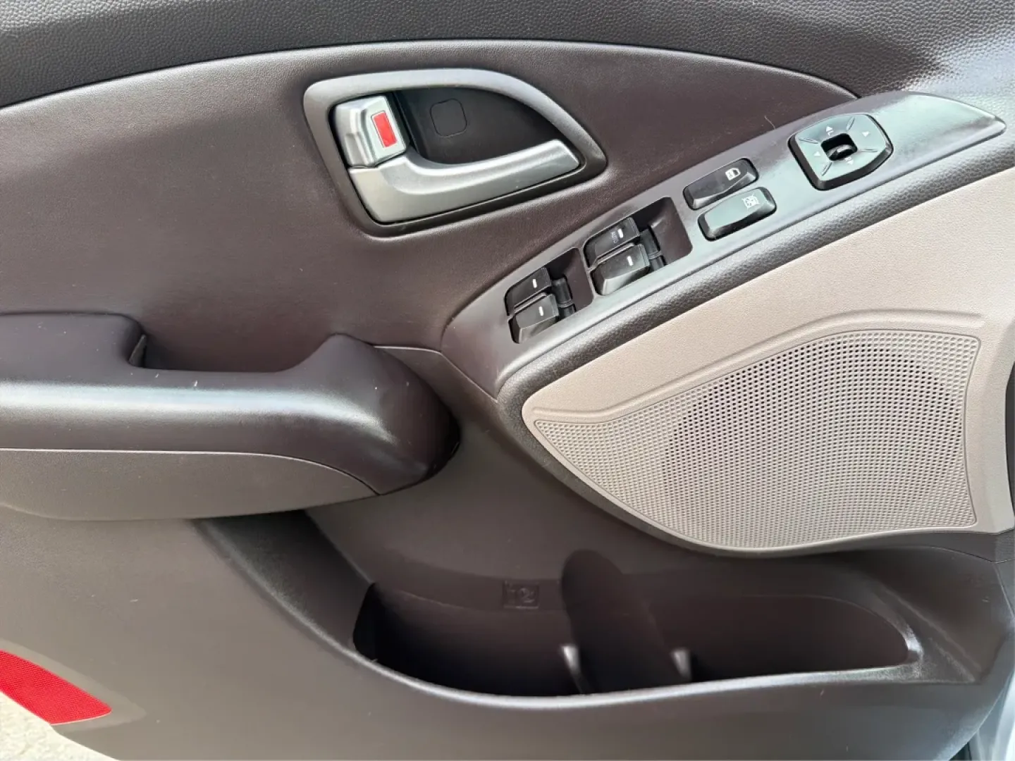 2012 Hyundai Tucson GLS (KM8JU3AC7CU) with an Theta II 2.4L I-4 DOHC engine, located at 8750 N County Rd 25A, Piqua, OH, 45356, (937) 908-9800, 40.164391, -84.232513 - **Discover the Perfect Family Adventure Vehicle: 2012 Hyundai Tucson GLS at Advantage Car and Credit - Piqua**<br /> <br /> Are you on the hunt for a versatile SUV that fits seamlessly into your active lifestyle? Look no further than this stunning 2012 Hyundai Tucson GLS at Advantage Car and Credit - Photo#17