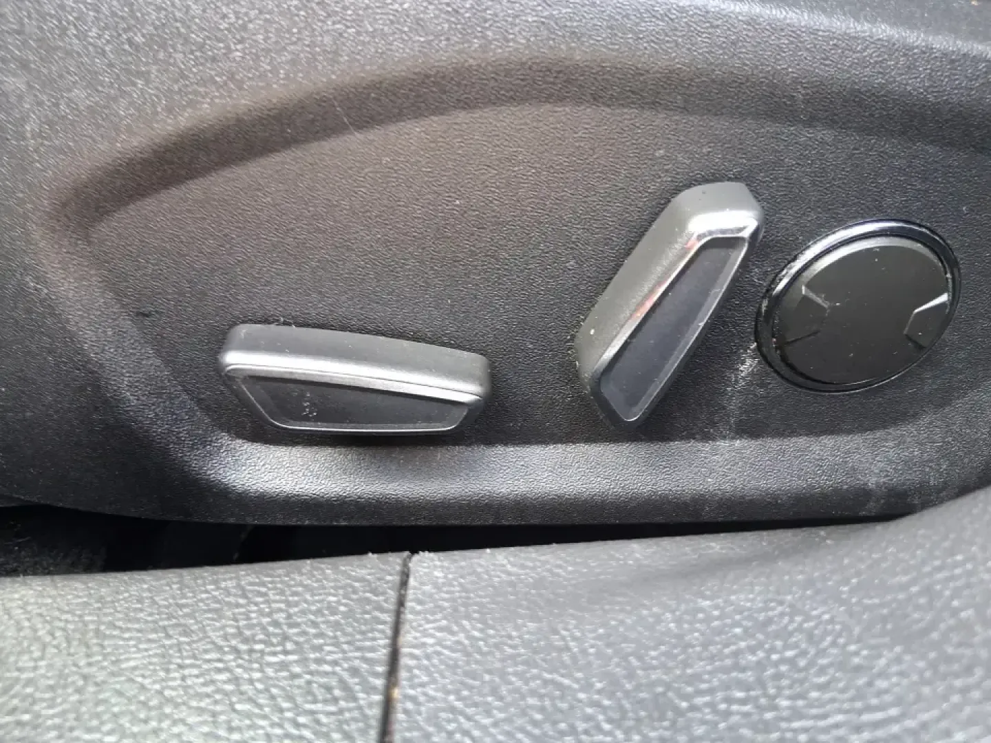 2016 Ford Fusion SE (3FA6P0HD7GR) with an 1.5L L4 DOHC 16V engine, 6-Speed Automatic transmission, located at 1099 N County Rd 25A, Troy, OH, 45373, (937) 908-9800, 40.057079, -84.212883 - Experience the perfect blend of style, comfort, and reliability with this 2016 Ford Fusion SE, available now at Advantage Car and Credit in Fairborn, OH. Whether you're a commuter navigating the busy streets of downtown Fairborn or a growing family looking for a dependable vehicle for your weekend a - Photo#18