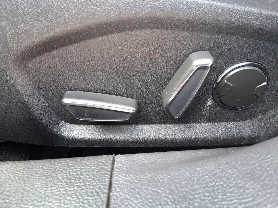 2016 Ford Fusion SE (3FA6P0HD7GR) with an 1.5L L4 DOHC 16V engine, 6-Speed Automatic transmission, located at 1099 N County Rd 25A, Troy, OH, 45373, (937) 908-9800, 40.057079, -84.212883 - Experience the perfect blend of style, comfort, and reliability with this 2016 Ford Fusion SE, available now at Advantage Car and Credit in Fairborn, OH. Whether you're a commuter navigating the busy streets of downtown Fairborn or a growing family looking for a dependable vehicle for your weekend a - Photo#18