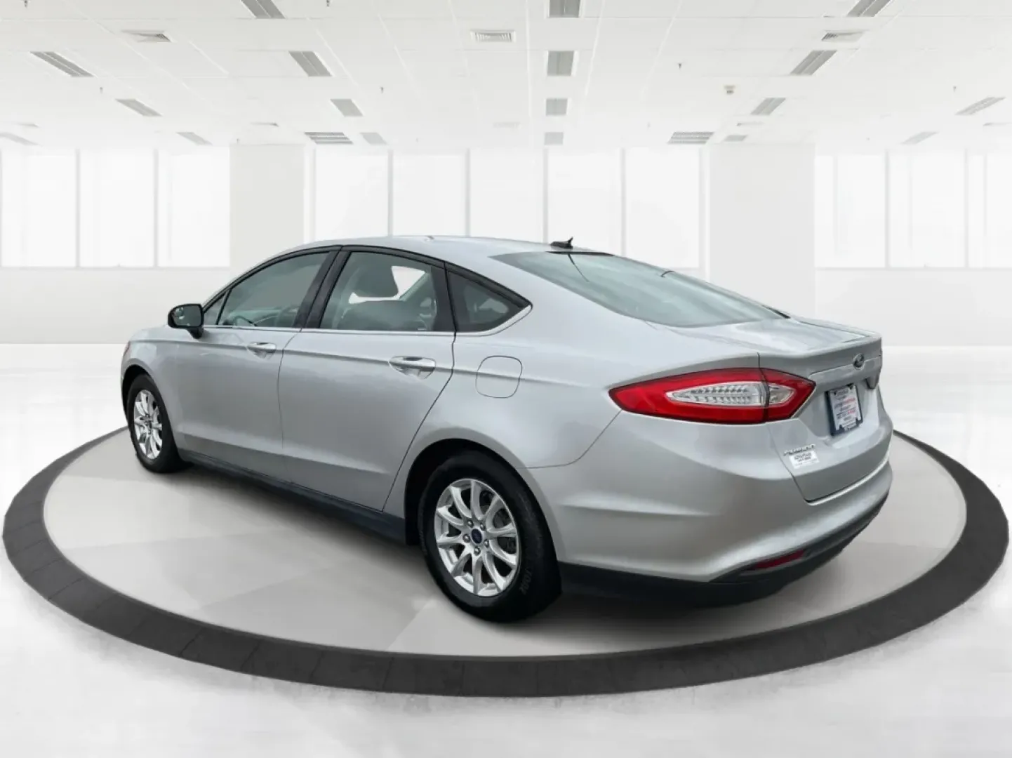 2016 Ford Fusion S (3FA6P0G72GR) with an Duratec 2.5L I-4 DOHC engine, located at 1184 Kauffman Ave, Fairborn, OH, 45324, (937) 908-9800, 39.807072, -84.030914 - Discover the perfect blend of style, comfort, and reliability with this **2016 Ford Fusion**-ideal for your daily commutes, family outings, or weekend adventures. If you're searching for a dependable sedan that won't break the bank, this vehicle is just what you need. It's great for growing families - Photo#4