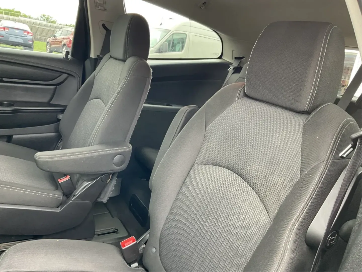 2017 Chevrolet Traverse 1LT (1GNKVGKD4HJ) with an 3.6L V-6 gasoline direct injection engine, located at 1184 Kauffman Ave, Fairborn, OH, 45324, (937) 908-9800, 39.807072, -84.030914 - **Explore Your Next Adventure in the 2017 Chevrolet Traverse at Advantage Car and Credit - Vandalia!**<br /> <br /> Are you ready to elevate your family's road trips or weekend adventures? The 2017 Chevrolet Traverse is designed for those who love the open road and need a spacious utility vehicle th - Photo#10