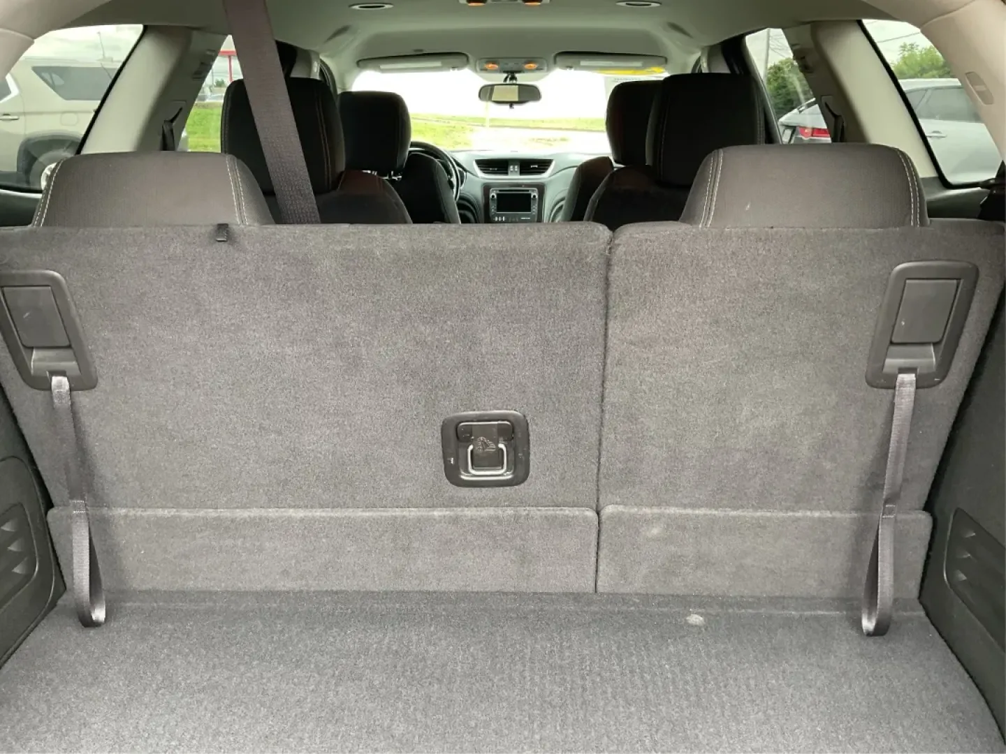 2017 Chevrolet Traverse 1LT (1GNKVGKD4HJ) with an 3.6L V-6 gasoline direct injection engine, located at 1184 Kauffman Ave, Fairborn, OH, 45324, (937) 908-9800, 39.807072, -84.030914 - **Explore Your Next Adventure in the 2017 Chevrolet Traverse at Advantage Car and Credit - Vandalia!**<br /> <br /> Are you ready to elevate your family's road trips or weekend adventures? The 2017 Chevrolet Traverse is designed for those who love the open road and need a spacious utility vehicle th - Photo#12