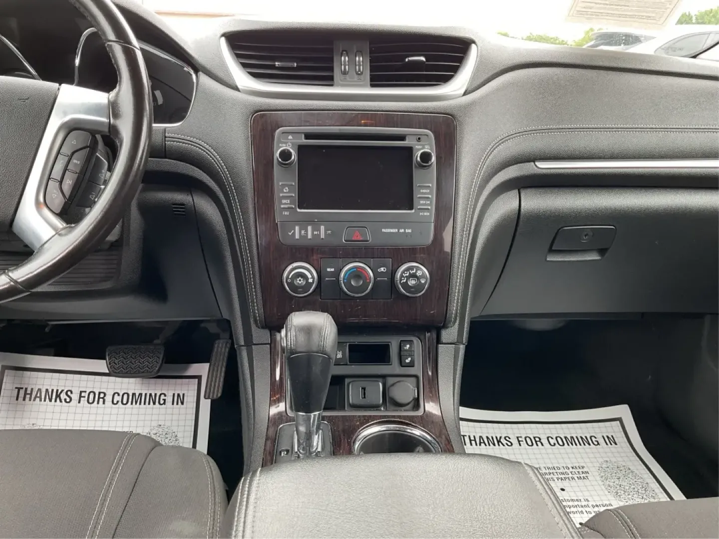 2017 Chevrolet Traverse 1LT (1GNKVGKD4HJ) with an 3.6L V-6 gasoline direct injection engine, located at 1184 Kauffman Ave, Fairborn, OH, 45324, (937) 908-9800, 39.807072, -84.030914 - **Explore Your Next Adventure in the 2017 Chevrolet Traverse at Advantage Car and Credit - Vandalia!**<br /> <br /> Are you ready to elevate your family's road trips or weekend adventures? The 2017 Chevrolet Traverse is designed for those who love the open road and need a spacious utility vehicle th - Photo#13