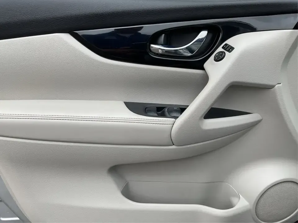 2019 Nissan Rogue SV (JN1BJ1CR3KW) with an 2L I-4 gasoline direct injection engine, CVT transmission, located at 1230 East Main St, Xenia, OH, 45385, (937) 908-9800, 39.688026, -83.910172 - Imagine hitting the open road, the wind in your hair, as you embark on spontaneous weekend adventures or daily commutes-this is the lifestyle that the 2019 Nissan Rogue SV embodies. With its versatile SUV design and impressive features, this vehicle is perfect for anyone looking to elevate their dri - Photo#18