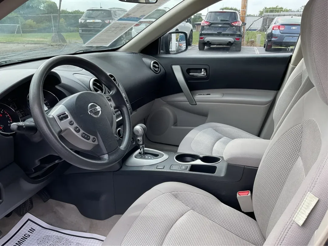 2013 Nissan Rogue SV (JN8AS5MV2DW) with an 2.5L I-4 DOHC engine, located at 1099 N County Rd 25A, Troy, OH, 45373, (937) 908-9800, 40.057079, -84.212883 - **Experience Adventure with This 2013 Nissan Rogue SV at Advantage Car and Credit - Piqua!**<br /> <br /> Are you ready to embark on your next road trip or tackle your daily commute with confidence? The 2013 Nissan Rogue SV is perfect for budget-conscious buyers and growing families alike, offering - Photo#9