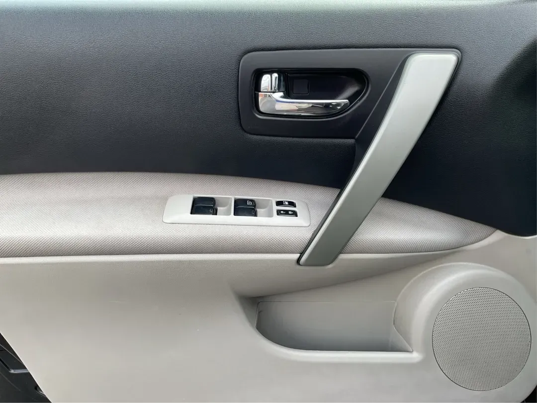 2013 Nissan Rogue SV (JN8AS5MV2DW) with an 2.5L I-4 DOHC engine, located at 1099 N County Rd 25A, Troy, OH, 45373, (937) 908-9800, 40.057079, -84.212883 - **Experience Adventure with This 2013 Nissan Rogue SV at Advantage Car and Credit - Piqua!**<br /> <br /> Are you ready to embark on your next road trip or tackle your daily commute with confidence? The 2013 Nissan Rogue SV is perfect for budget-conscious buyers and growing families alike, offering - Photo#18