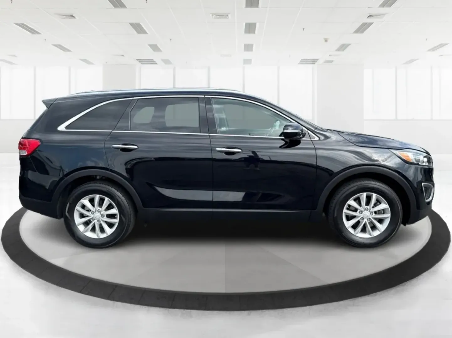2018 Kia Sorento 2.4L LX (5XYPG4A32JG) with an 2.4L I-4 gasoline direct injection engine, located at 880 E. National Road, Vandalia, OH, 45377, (937) 908-9800, 39.891918, -84.183594 - **Discover the Perfect Family Adventure with the 2018 Kia Sorento at Advantage Car and Credit - Piqua**<br /> <br /> Are you searching for a reliable SUV that seamlessly fits your family's active lifestyle? Look no further! The 2018 Kia Sorento, available now at Advantage Car and Credit in Piqua, OH - Photo#1