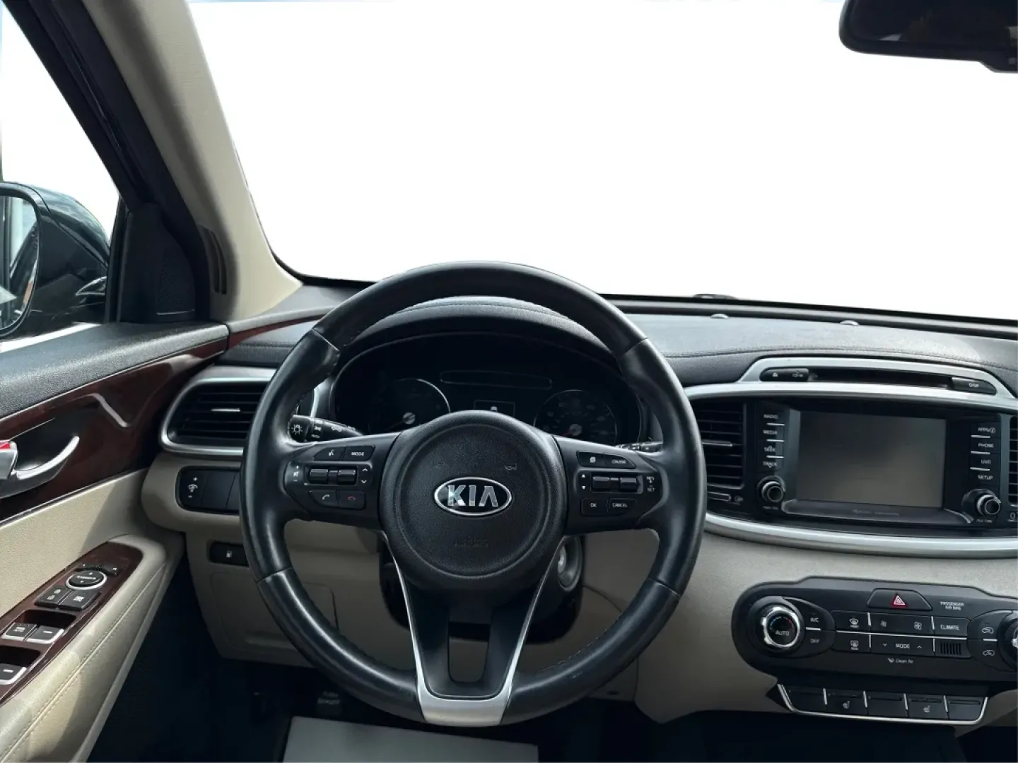 2018 Kia Sorento 2.4L LX (5XYPG4A32JG) with an 2.4L I-4 gasoline direct injection engine, located at 880 E. National Road, Vandalia, OH, 45377, (937) 908-9800, 39.891918, -84.183594 - **Discover the Perfect Family Adventure with the 2018 Kia Sorento at Advantage Car and Credit - Piqua**<br /> <br /> Are you searching for a reliable SUV that seamlessly fits your family's active lifestyle? Look no further! The 2018 Kia Sorento, available now at Advantage Car and Credit in Piqua, OH - Photo#21