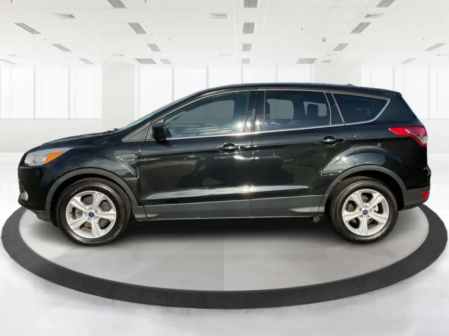 2015 Ford Escape SE (1FMCU0G76FU) with an Other engine, located at 1099 N County Rd 25A, Troy, OH, 45373, (937) 908-9800, 40.057079, -84.212883 - **Discover the Ultimate Family Adventure Vehicle: 2015 Ford Escape SE at Advantage Car and Credit - Piqua**<br /> <br /> Are you ready to elevate your family road trips or weekend adventures? The 2015 Ford Escape SE offers the perfect blend of style, comfort, and utility to meet the demands of an ac - Photo#5