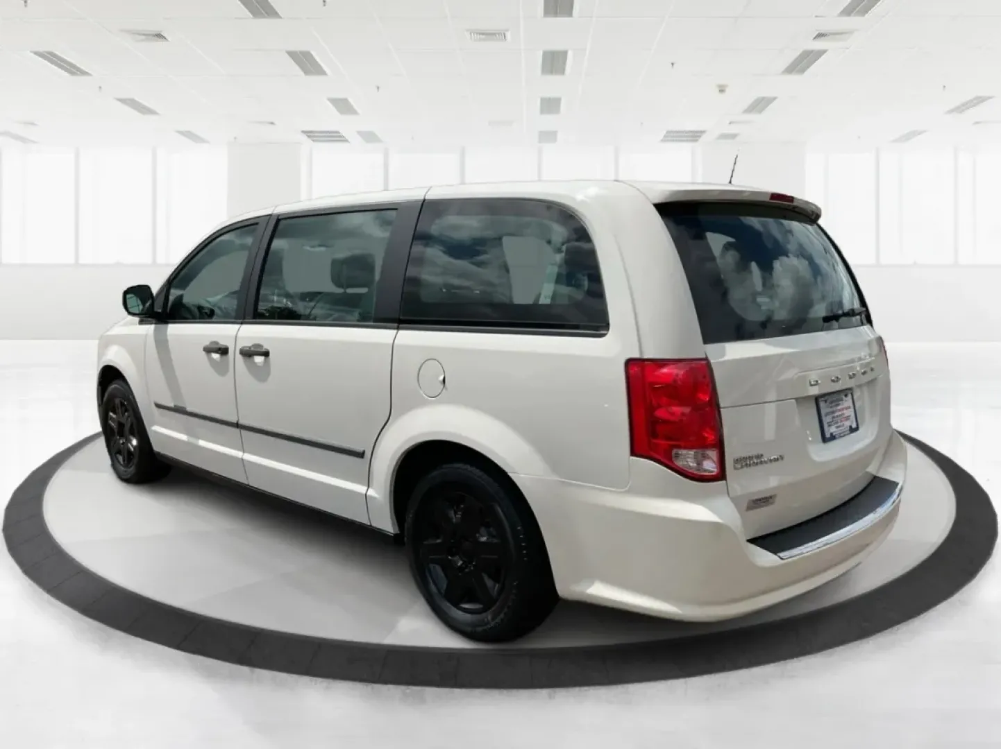 2012 Dodge Grand Caravan SE/AVP (2C4RDGBG2CR) with an 3.6L V-6 DOHC engine, located at 1230 East Main St, Xenia, OH, 45385, (937) 908-9800, 39.688026, -83.910172 - Explore your next adventure with the 2012 Dodge Grand Caravan SE/AVP, expertly designed for growing families and those who love to travel. With ample room for passengers and cargo, this versatile passenger van stands out as an ideal choice for weekend getaways or daily commutes. Whether you're shutt - Photo#4