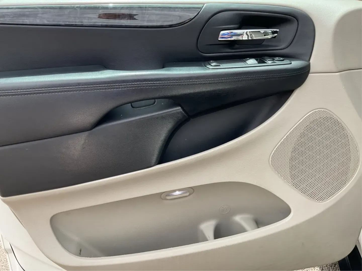 2012 Dodge Grand Caravan SE/AVP (2C4RDGBG2CR) with an 3.6L V-6 DOHC engine, located at 1230 East Main St, Xenia, OH, 45385, (937) 908-9800, 39.688026, -83.910172 - Explore your next adventure with the 2012 Dodge Grand Caravan SE/AVP, expertly designed for growing families and those who love to travel. With ample room for passengers and cargo, this versatile passenger van stands out as an ideal choice for weekend getaways or daily commutes. Whether you're shutt - Photo#18