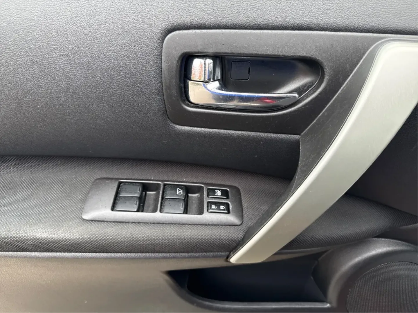 2015 Nissan Rogue S (JN8AS5MVXFW) with an 2.5L I-4 DOHC engine, located at 1099 N County Rd 25A, Troy, OH, 45373, (937) 908-9800, 40.057079, -84.212883 - **Elevate Your Adventures with the 2015 Nissan Rogue at Advantage Car and Credit - Troy!**<br /> <br /> Are you ready to upgrade your family road trips or daily commutes with a dependable and stylish SUV? The 2015 Nissan Rogue in Cayenne Red is here to make every journey enjoyable and comfortable. W - Photo#19