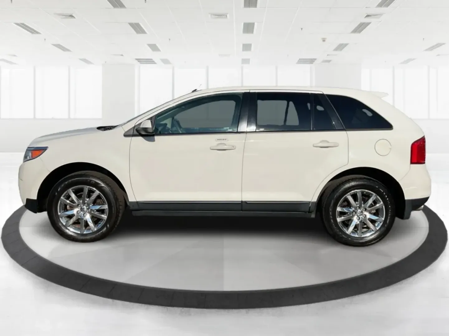 2013 Ford Edge SEL (2FMDK4JC4DB) with an 3.5L V-6 DOHC engine, located at 1951 S Dayton Lakeview Rd., New Carlisle, OH, 45344, (937) 908-9800, 39.890999, -84.050255 - **Explore the Great Outdoors with the 2013 Ford Edge SEL at Advantage Car and Credit - New Carlisle!**<br /> <br /> Are you ready for your next family adventure? The 2013 Ford Edge SEL is the perfect SUV for those seeking to balance everyday driving with weekend escapades. With its spacious interior - Photo#5
