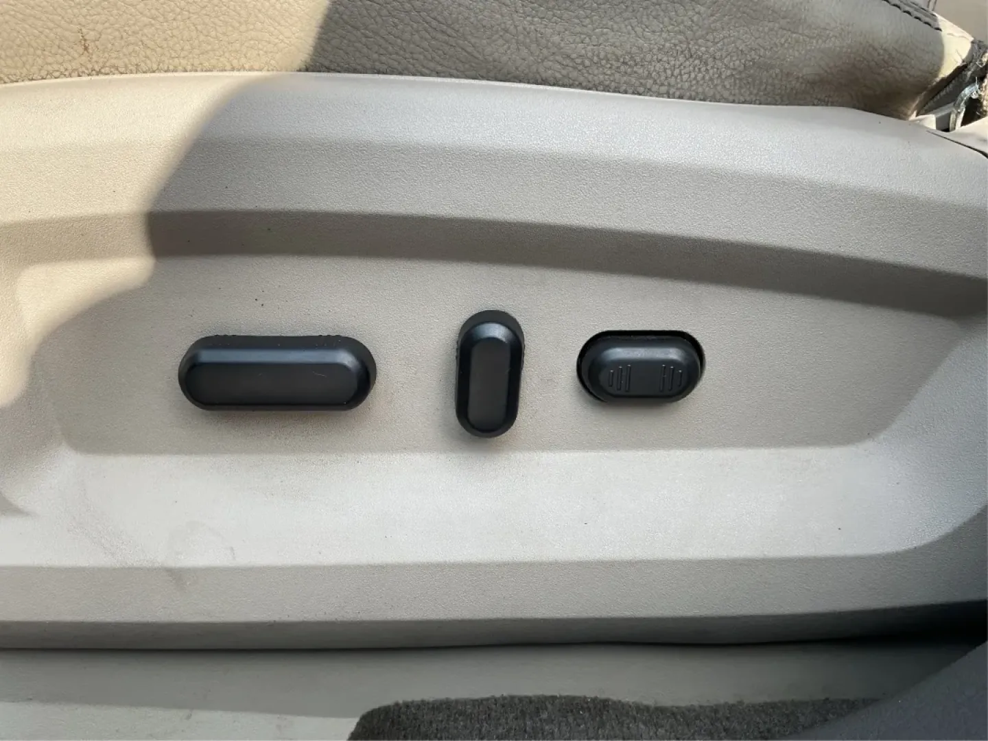 2013 Ford Edge SEL (2FMDK4JC4DB) with an 3.5L V-6 DOHC engine, located at 1951 S Dayton Lakeview Rd., New Carlisle, OH, 45344, (937) 908-9800, 39.890999, -84.050255 - **Explore the Great Outdoors with the 2013 Ford Edge SEL at Advantage Car and Credit - New Carlisle!**<br /> <br /> Are you ready for your next family adventure? The 2013 Ford Edge SEL is the perfect SUV for those seeking to balance everyday driving with weekend escapades. With its spacious interior - Photo#18