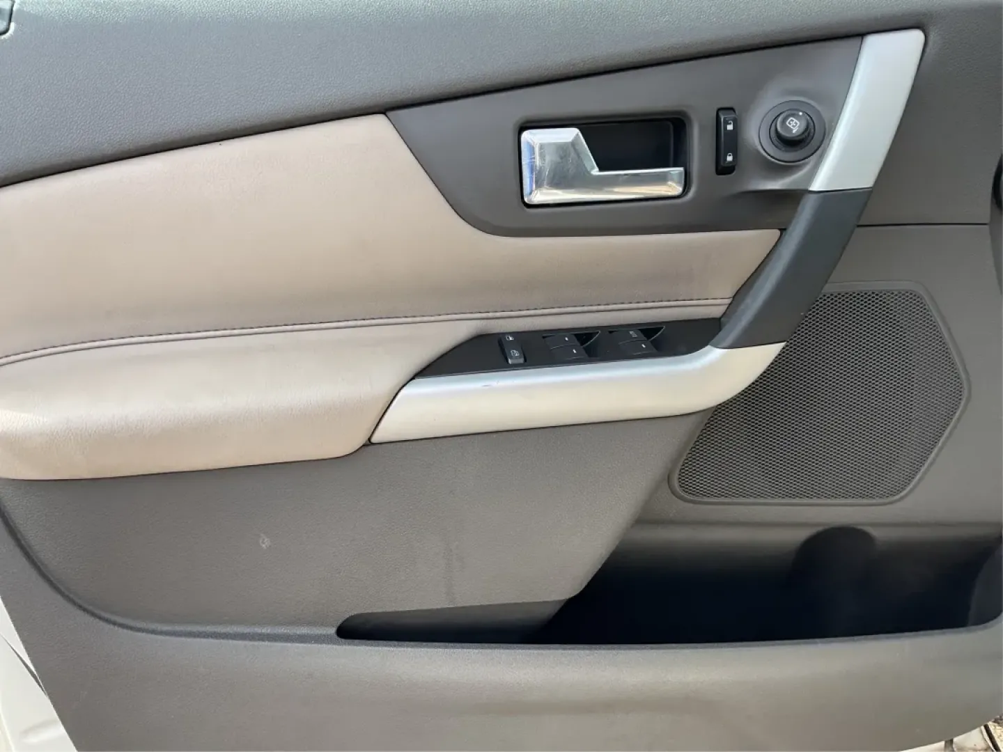 2013 Ford Edge SEL (2FMDK4JC4DB) with an 3.5L V-6 DOHC engine, located at 1951 S Dayton Lakeview Rd., New Carlisle, OH, 45344, (937) 908-9800, 39.890999, -84.050255 - **Explore the Great Outdoors with the 2013 Ford Edge SEL at Advantage Car and Credit - New Carlisle!**<br /> <br /> Are you ready for your next family adventure? The 2013 Ford Edge SEL is the perfect SUV for those seeking to balance everyday driving with weekend escapades. With its spacious interior - Photo#19