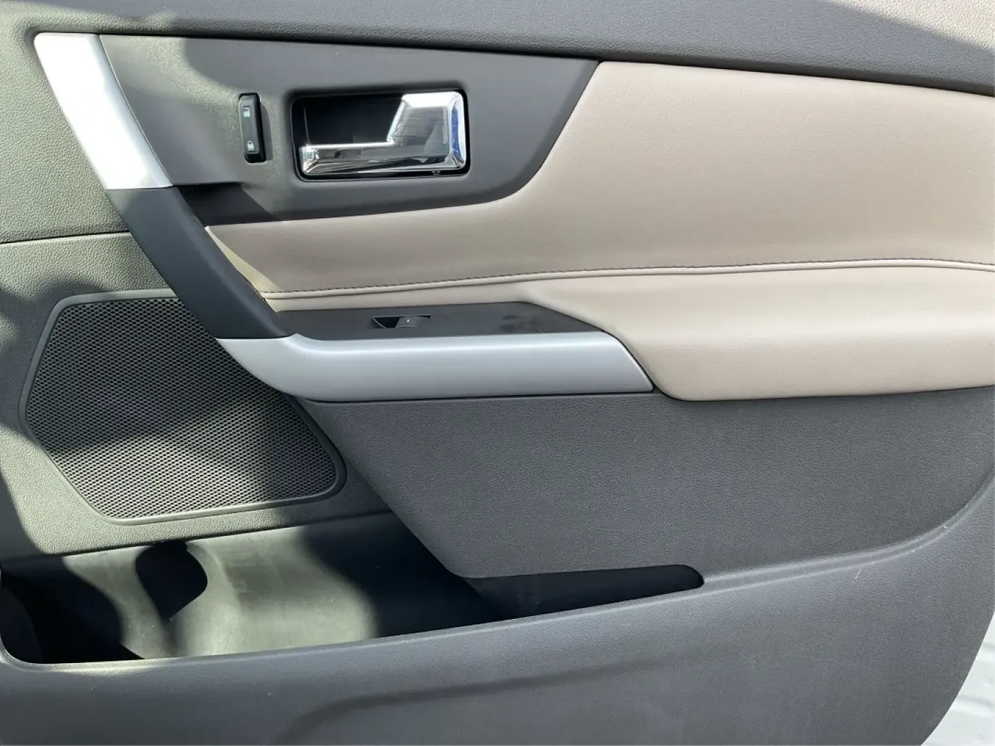 2013 Ford Edge SEL (2FMDK4JC4DB) with an 3.5L V-6 DOHC engine, located at 1951 S Dayton Lakeview Rd., New Carlisle, OH, 45344, (937) 908-9800, 39.890999, -84.050255 - **Explore the Great Outdoors with the 2013 Ford Edge SEL at Advantage Car and Credit - New Carlisle!**<br /> <br /> Are you ready for your next family adventure? The 2013 Ford Edge SEL is the perfect SUV for those seeking to balance everyday driving with weekend escapades. With its spacious interior - Photo#20