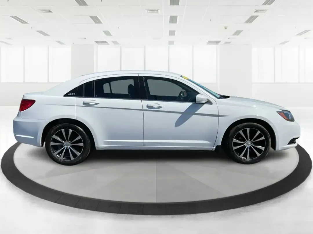 2012 Chrysler 200 Touring (1C3CCBBG4CN) with an 3.6L V6 DOHC 24V FFV engine, 6-Speed Automatic transmission, located at 1230 East Main St, Xenia, OH, 45385, (937) 908-9800, 39.688026, -83.910172 - Unleash your driving potential with the perfect blend of style, comfort, and functionality-ideal for growing families or anyone seeking a reliable commuter vehicle. Introducing the 2012 Chrysler 200 Touring sedan, now available at Advantage Car and Credit in Troy, OH. Located at 1099 N County Rd 25A - Photo#1