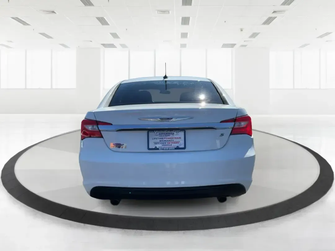 2012 Chrysler 200 Touring (1C3CCBBG4CN) with an 3.6L V6 DOHC 24V FFV engine, 6-Speed Automatic transmission, located at 1230 East Main St, Xenia, OH, 45385, (937) 908-9800, 39.688026, -83.910172 - Unleash your driving potential with the perfect blend of style, comfort, and functionality-ideal for growing families or anyone seeking a reliable commuter vehicle. Introducing the 2012 Chrysler 200 Touring sedan, now available at Advantage Car and Credit in Troy, OH. Located at 1099 N County Rd 25A - Photo#3