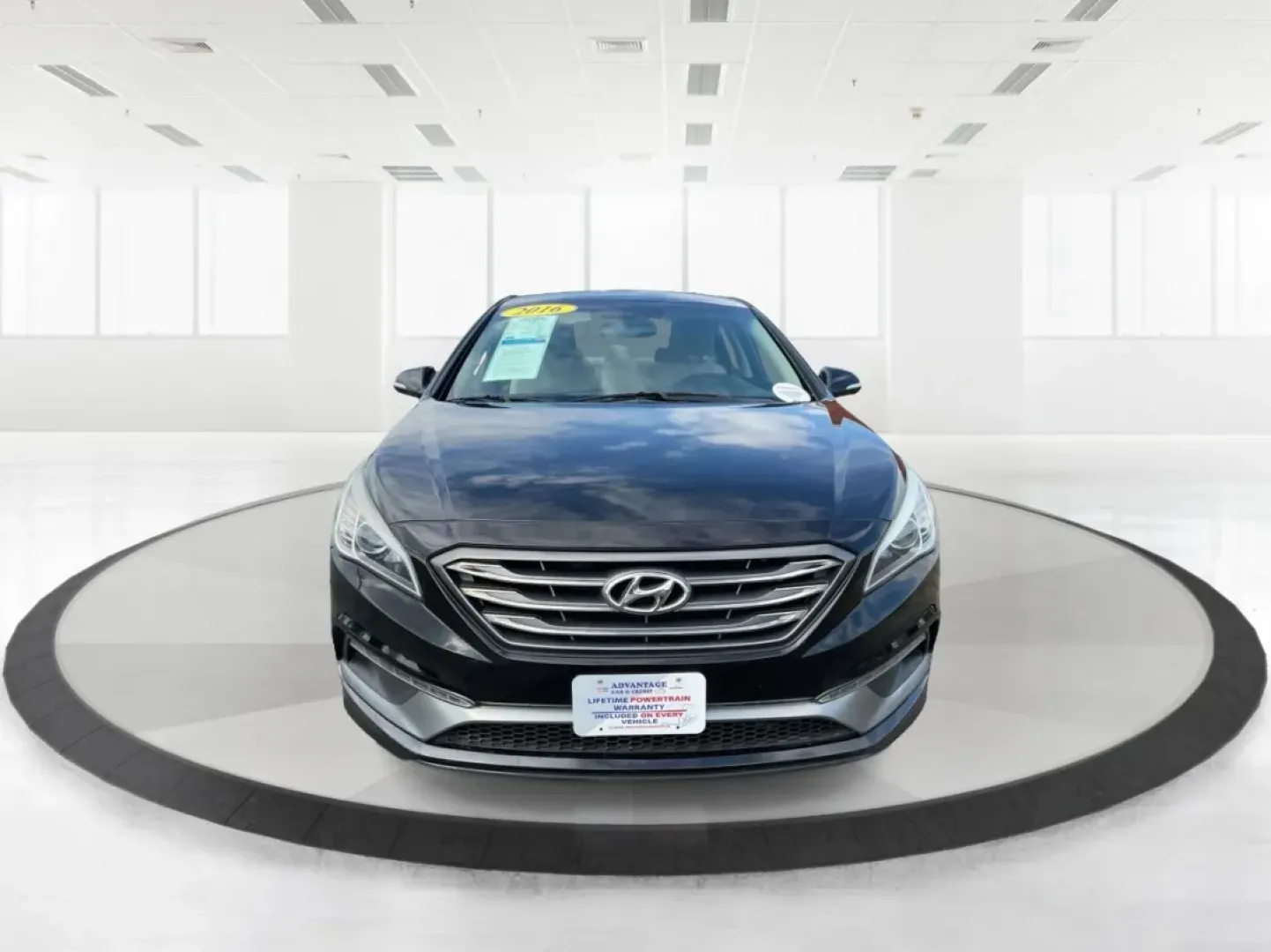 2016 Hyundai Sonata Sport (5NPE34AF2GH) with an 2.4L L4 DOHC 16V engine, 6-Speed Automatic transmission, located at 1099 N County Rd 25A, Troy, OH, 45373, (937) 908-9800, 40.057079, -84.212883 - ### Unlock Your Journey with the 2016 Hyundai Sonata Sport at Advantage Car and Credit - Fairborn<br /> <br /> Are you in the market for a vehicle that can effortlessly transition from daily commutes to weekend getaways? Look no further than the 2016 Hyundai Sonata Sport, available now at Advantage - Photo#7