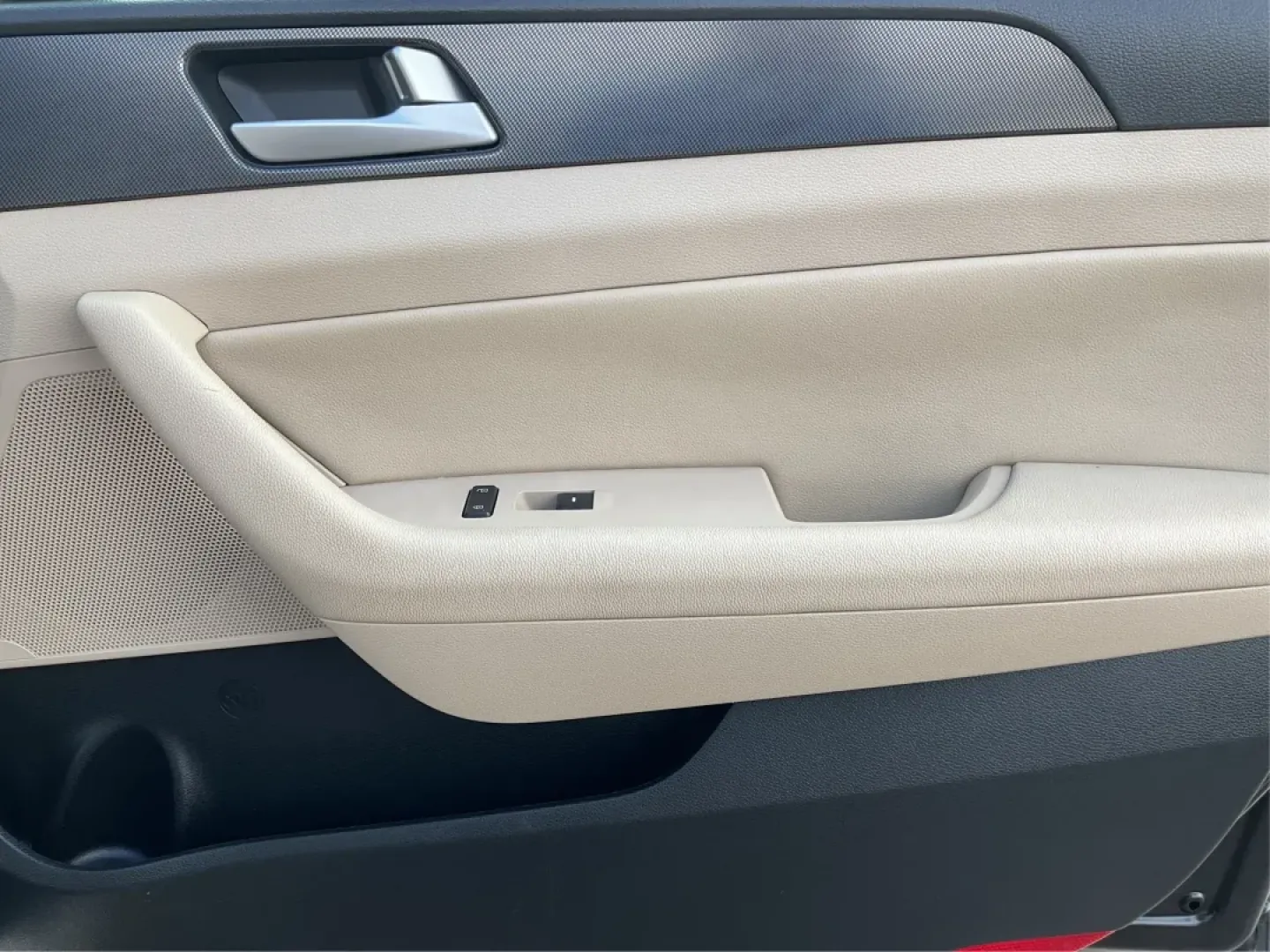 2016 Hyundai Sonata Sport (5NPE34AF2GH) with an 2.4L L4 DOHC 16V engine, 6-Speed Automatic transmission, located at 1099 N County Rd 25A, Troy, OH, 45373, (937) 908-9800, 40.057079, -84.212883 - ### Unlock Your Journey with the 2016 Hyundai Sonata Sport at Advantage Car and Credit - Fairborn<br /> <br /> Are you in the market for a vehicle that can effortlessly transition from daily commutes to weekend getaways? Look no further than the 2016 Hyundai Sonata Sport, available now at Advantage - Photo#19