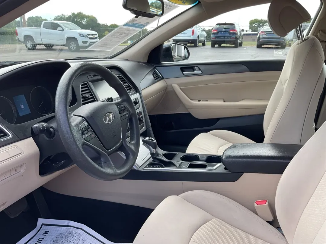 2016 Hyundai Sonata Sport (5NPE34AF2GH) with an 2.4L L4 DOHC 16V engine, 6-Speed Automatic transmission, located at 401 Woodman Dr, Riverside, OH, 45431, (937) 908-9800, 39.760899, -84.123421 - ### Unlock Your Journey with the 2016 Hyundai Sonata Sport at Advantage Car and Credit - Fairborn<br /> <br /> Are you in the market for a vehicle that can effortlessly transition from daily commutes to weekend getaways? Look no further than the 2016 Hyundai Sonata Sport, available now at Advantage - Photo#9