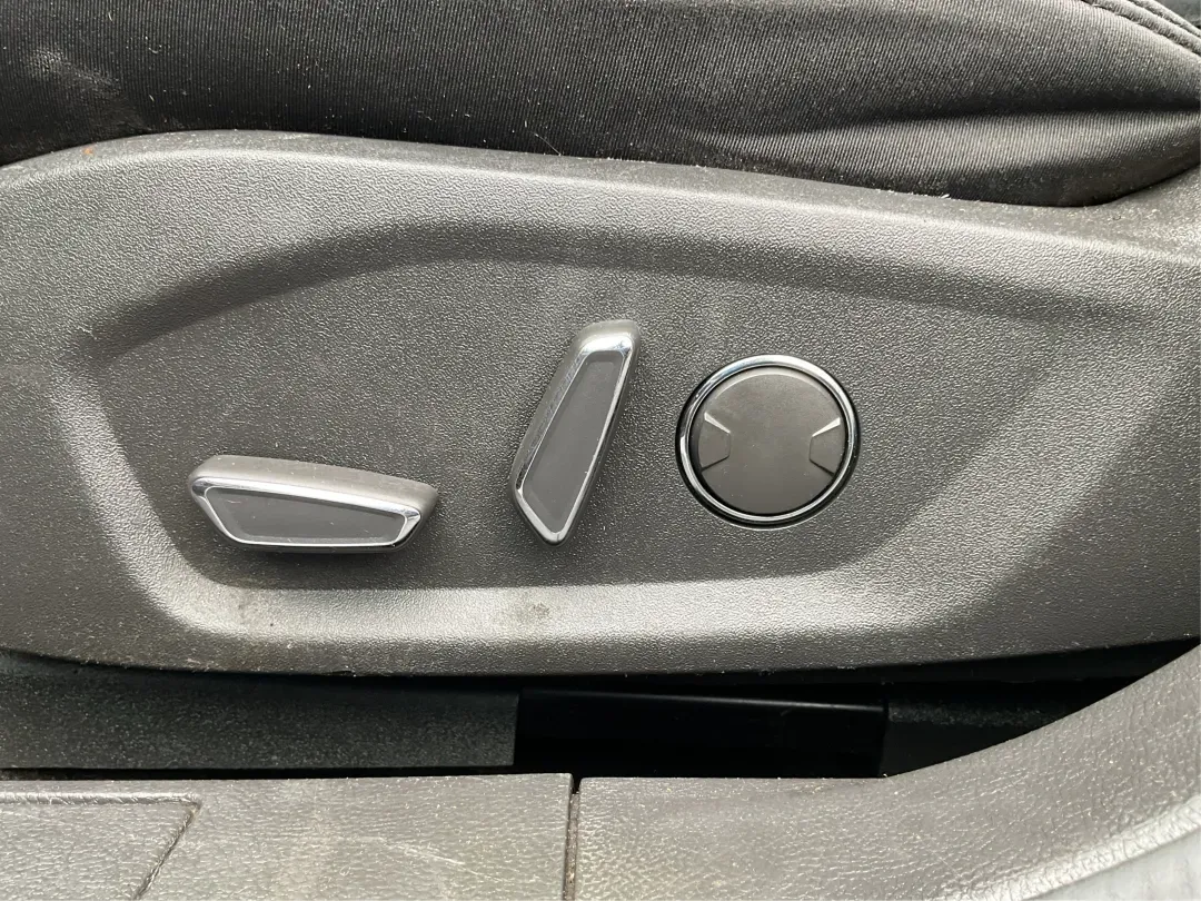 2016 Ford Fusion SE (3FA6P0HD1GR) with an Other engine, located at 1230 East Main St, Xenia, OH, 45385, (937) 908-9800, 39.688026, -83.910172 - **Experience Style and Comfort with the 2016 Ford Fusion SE at Advantage Car and Credit in Fairborn, OH!**<br /> <br /> Are you looking for a versatile sedan that fits seamlessly into your busy lifestyle? Whether you're a commuter tackling daily traffic, a growing family seeking comfort on the road, - Photo#18