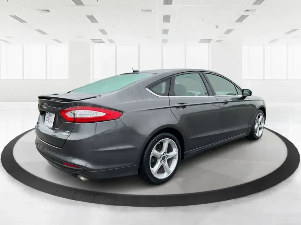 2016 Ford Fusion SE (3FA6P0HD1GR) with an 1.5L L4 DOHC 16V engine, 6-Speed Automatic transmission, located at 1230 East Main St, Xenia, OH, 45385, (937) 908-9800, 39.688026, -83.910172 - **Experience Style and Comfort with the 2016 Ford Fusion SE at Advantage Car and Credit in Fairborn, OH!**<br /> <br /> Are you looking for a versatile sedan that fits seamlessly into your busy lifestyle? Whether you're a commuter tackling daily traffic, a growing family seeking comfort on the road, - Photo#2