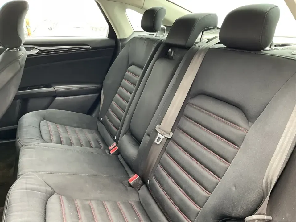 2016 Ford Fusion SE (3FA6P0HD1GR) with an 1.5L L4 DOHC 16V engine, 6-Speed Automatic transmission, located at 1230 East Main St, Xenia, OH, 45385, (937) 908-9800, 39.688026, -83.910172 - **Experience Style and Comfort with the 2016 Ford Fusion SE at Advantage Car and Credit in Fairborn, OH!**<br /> <br /> Are you looking for a versatile sedan that fits seamlessly into your busy lifestyle? Whether you're a commuter tackling daily traffic, a growing family seeking comfort on the road, - Photo#10