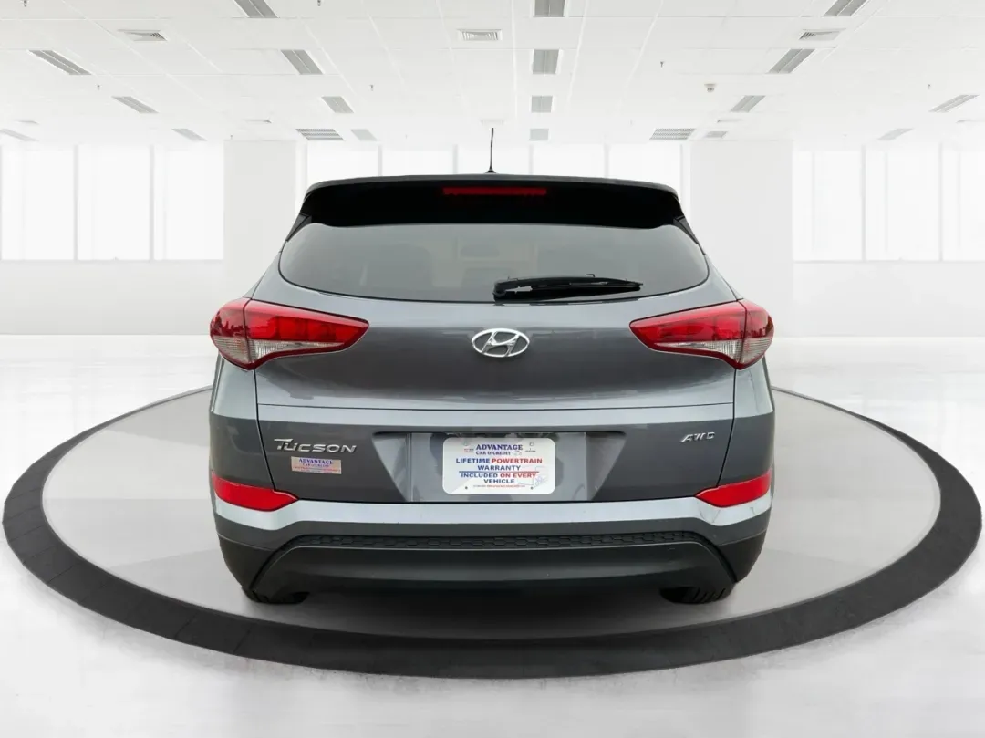 2016 Hyundai Tucson SE (KM8J3CA43GU) with an Nu 2L I-4 gasoline direct injection engine, 6A transmission, located at 1099 N County Rd 25A, Troy, OH, 45373, (937) 908-9800, 40.057079, -84.212883 - 2016 Hyundai Tucson SE - Photo#3