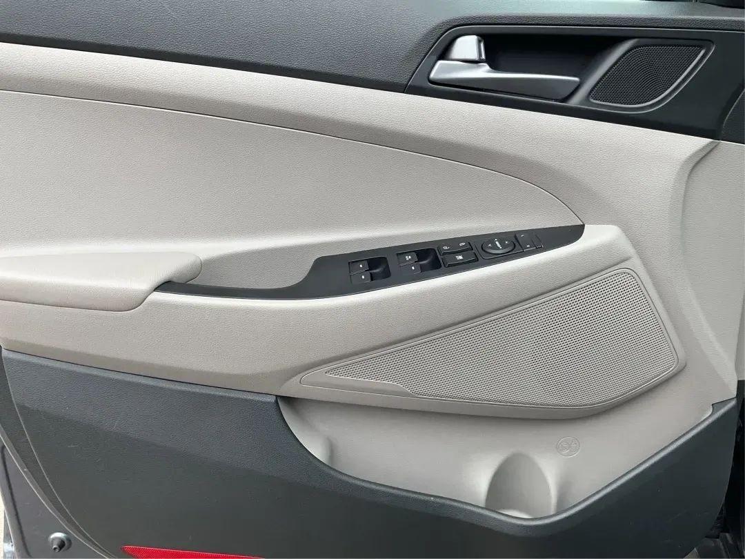 2016 Hyundai Tucson SE (KM8J3CA43GU) with an Nu 2L I-4 gasoline direct injection engine, 6A transmission, located at 1099 N County Rd 25A, Troy, OH, 45373, (937) 908-9800, 40.057079, -84.212883 - 2016 Hyundai Tucson SE - Photo#18