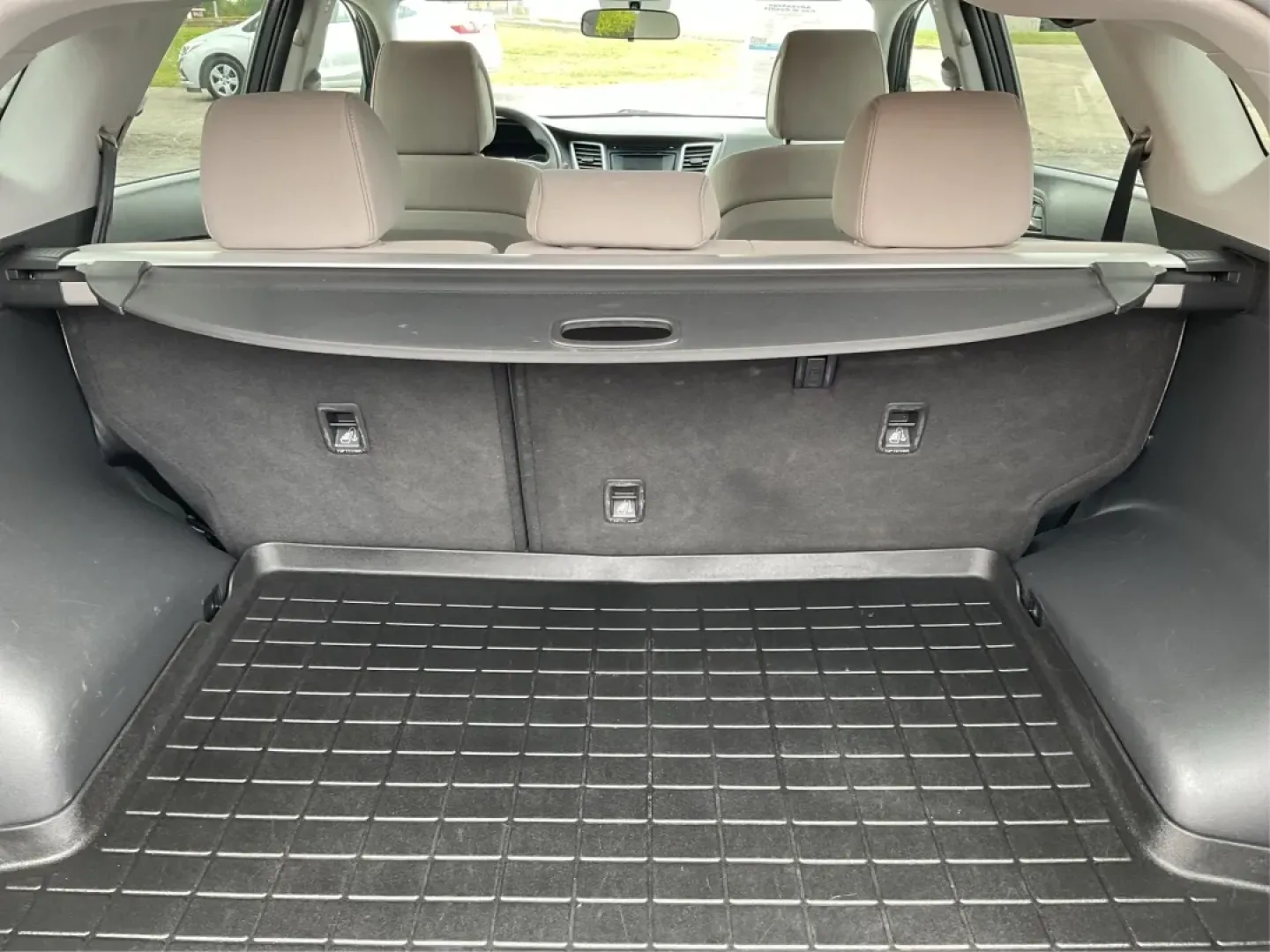 2016 Hyundai Tucson SE (KM8J3CA43GU) with an Nu 2L I-4 gasoline direct injection engine, located at 8750 N County Rd 25A, Piqua, OH, 45356, (937) 908-9800, 40.164391, -84.232513 - **Elevate Your Daily Drive with the 2016 Hyundai Tucson SE Perfect for Your Active Lifestyle!**<br /> <br /> Are you in search of a reliable vehicle that fits your busy lifestyle? The 2016 Hyundai Tucson SE, available now at Advantage Car and Credit in Piqua, OH, is the ultimate SUV for those on th - Photo#11