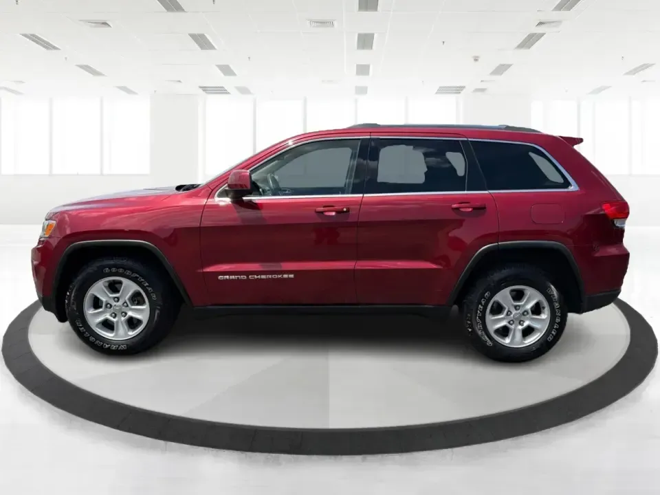 2015 Jeep Grand Cherokee Laredo (1C4RJFAG3FC) with an 3.6L V6 engine, 8-speed automatic transmission, located at 401 Woodman Dr, Riverside, OH, 45431, (937) 908-9800, 39.760899, -84.123421 - Picture the next Ohio weekend: you load up the family, point the hood toward the bike paths around Eastwood MetroPark, and let a confident 4WD SUV handle whatever the forecast throws at I-70, Route 35, or the back roads near Wright-Patterson Air Force Base. This 2015 Jeep Grand Cherokee Laredo in De- Photo#5