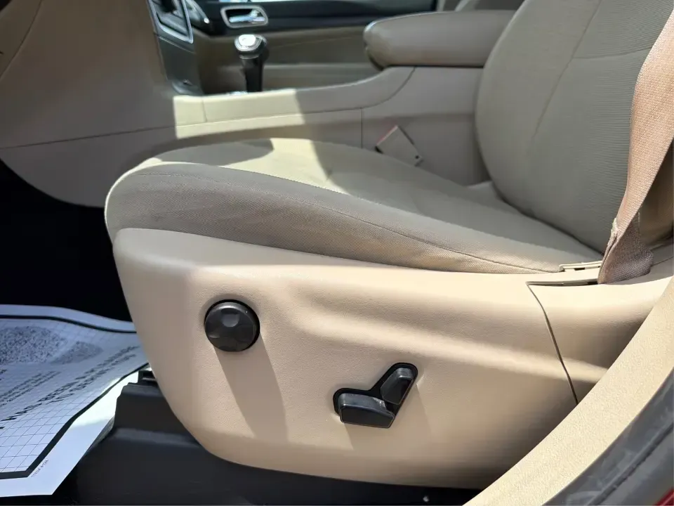 2015 Jeep Grand Cherokee Laredo (1C4RJFAG3FC) with an 3.6L V6 engine, 8-speed automatic transmission, located at 401 Woodman Dr, Riverside, OH, 45431, (937) 908-9800, 39.760899, -84.123421 - Picture the next Ohio weekend: you load up the family, point the hood toward the bike paths around Eastwood MetroPark, and let a confident 4WD SUV handle whatever the forecast throws at I-70, Route 35, or the back roads near Wright-Patterson Air Force Base. This 2015 Jeep Grand Cherokee Laredo in De- Photo#18