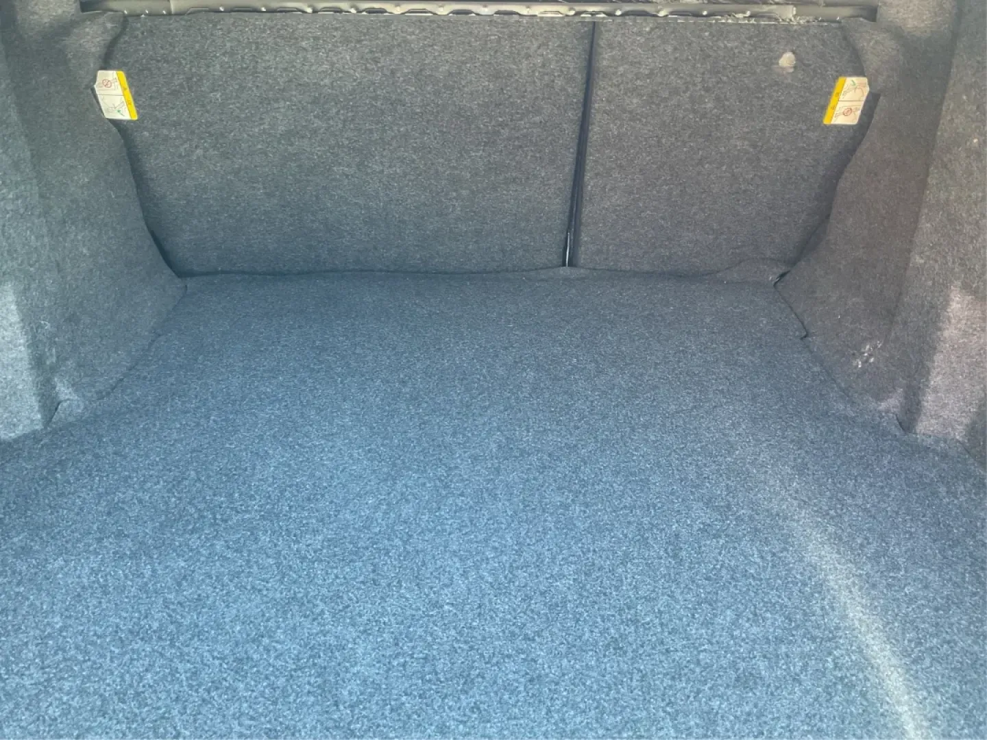 2018 Ford Fusion SE (3FA6P0H78JR) with an 2.5L L4 DOHC 16V engine, 6-Speed Automatic transmission, located at 401 Woodman Dr, Riverside, OH, 45431, (937) 908-9800, 39.760899, -84.123421 - ### Discover Your Next Adventure with the 2018 Ford Fusion SE at Advantage Car and Credit - Riverside!<br /> <br /> Are you in the market for a reliable sedan that perfectly balances style, comfort, and practicality? Look no further than the 2018 Ford Fusion SE, available now at Advantage Car and Cr - Photo#12