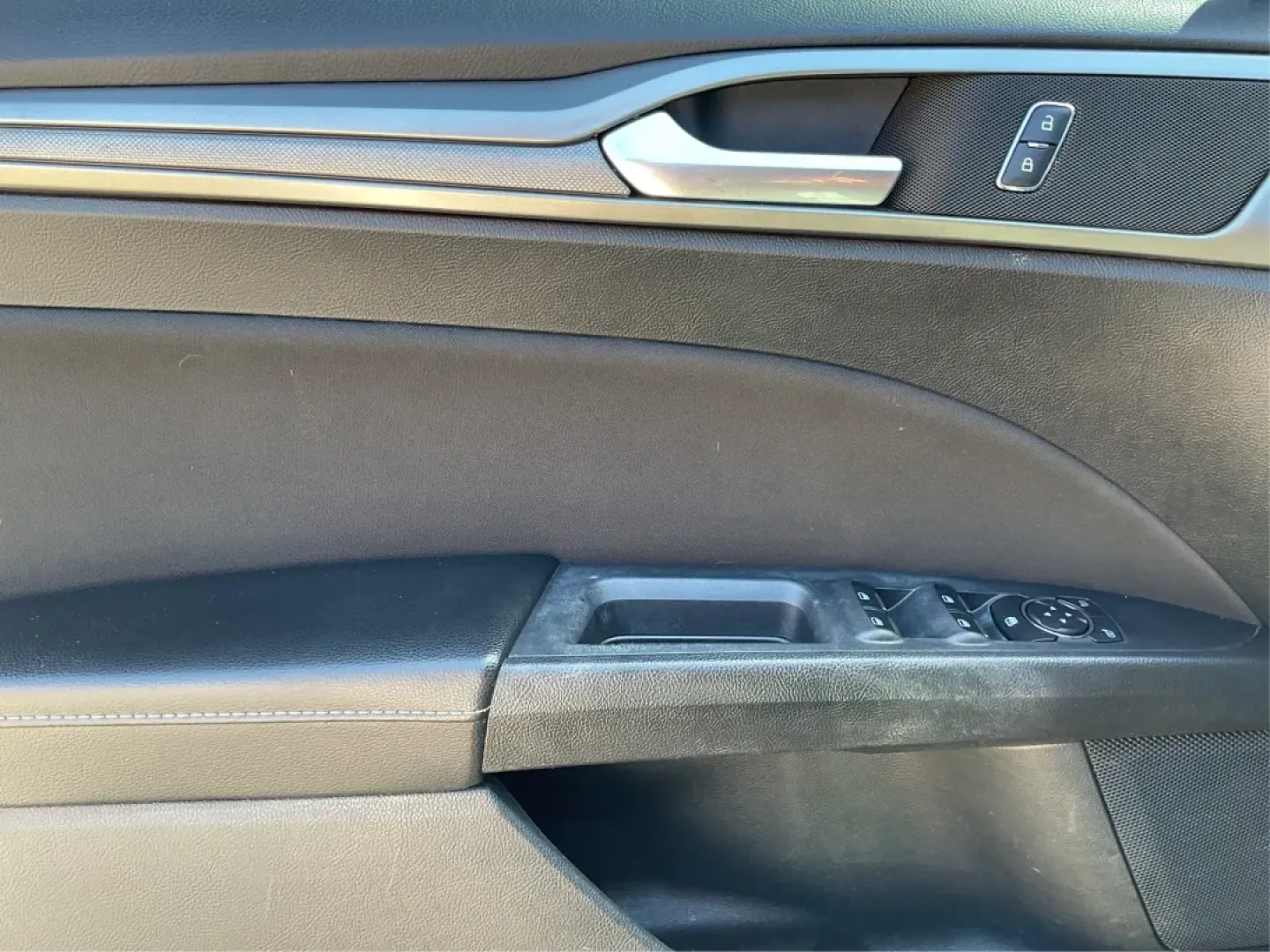 2018 Ford Fusion SE (3FA6P0H78JR) with an 2.5L L4 DOHC 16V engine, 6-Speed Automatic transmission, located at 401 Woodman Dr, Riverside, OH, 45431, (937) 908-9800, 39.760899, -84.123421 - ### Discover Your Next Adventure with the 2018 Ford Fusion SE at Advantage Car and Credit - Riverside!<br /> <br /> Are you in the market for a reliable sedan that perfectly balances style, comfort, and practicality? Look no further than the 2018 Ford Fusion SE, available now at Advantage Car and Cr - Photo#19