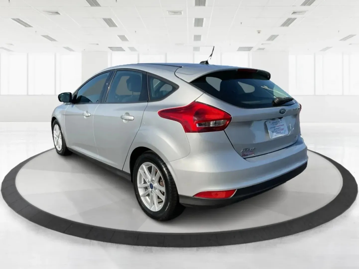 2018 Ford Focus SE (1FADP3K23JL) with an 2L I-4 gasoline direct injection engine, located at 1099 N County Rd 25A, Troy, OH, 45373, (937) 908-9800, 40.057079, -84.212883 - ### Discover Adventure and Comfort with the 2018 Ford Focus SE at Advantage Car and Credit!<br /> <br /> Are you in search of a reliable, stylish vehicle that perfectly complements your active lifestyle? Look no further! The 2018 Ford Focus SE Hatchback is designed for those who appreciate both func - Photo#4