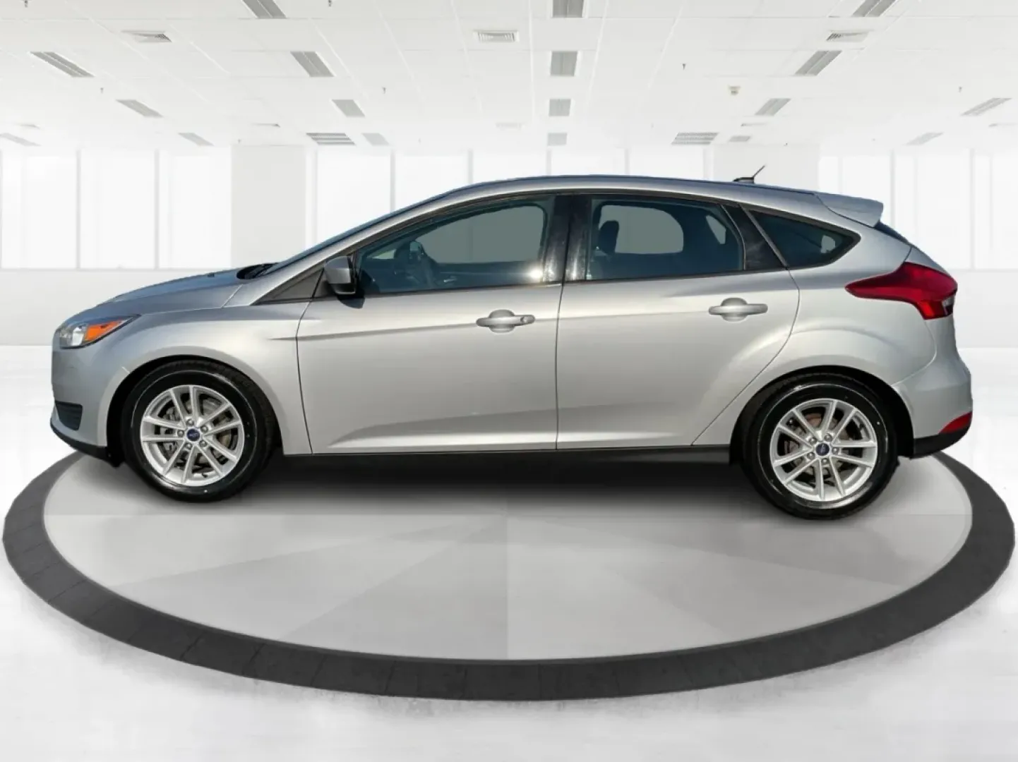 2018 Ford Focus SE (1FADP3K23JL) with an 2L I-4 gasoline direct injection engine, located at 1099 N County Rd 25A, Troy, OH, 45373, (937) 908-9800, 40.057079, -84.212883 - ### Discover Adventure and Comfort with the 2018 Ford Focus SE at Advantage Car and Credit!<br /> <br /> Are you in search of a reliable, stylish vehicle that perfectly complements your active lifestyle? Look no further! The 2018 Ford Focus SE Hatchback is designed for those who appreciate both func - Photo#5
