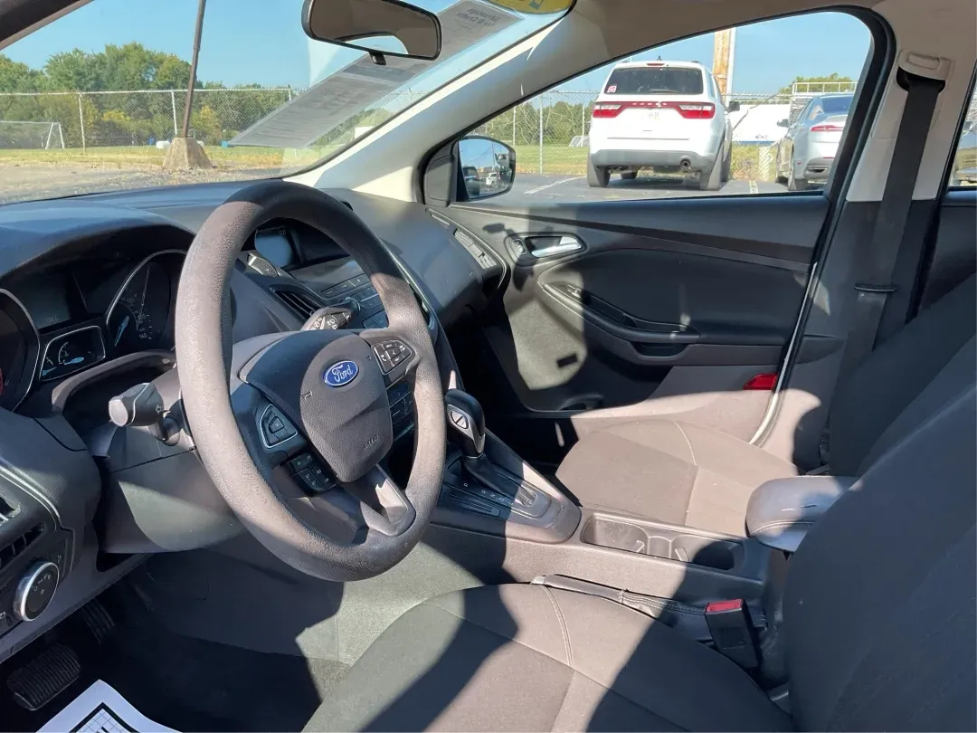 2018 Ford Focus SE (1FADP3K23JL) with an 2L I-4 gasoline direct injection engine, located at 1099 N County Rd 25A, Troy, OH, 45373, (937) 908-9800, 40.057079, -84.212883 - ### Discover Adventure and Comfort with the 2018 Ford Focus SE at Advantage Car and Credit!<br /> <br /> Are you in search of a reliable, stylish vehicle that perfectly complements your active lifestyle? Look no further! The 2018 Ford Focus SE Hatchback is designed for those who appreciate both func - Photo#9