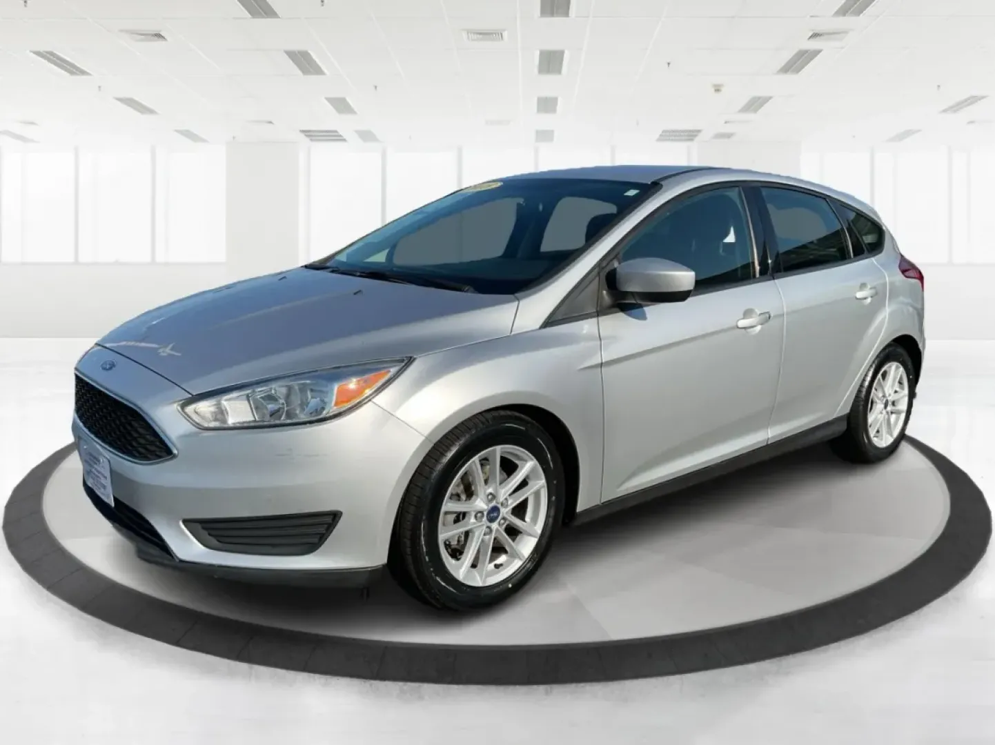 2018 Ford Focus SE (1FADP3K23JL) with an 2L I-4 gasoline direct injection engine, located at 1184 Kauffman Ave, Fairborn, OH, 45324, (937) 908-9800, 39.807072, -84.030914 - ### Discover Adventure and Comfort with the 2018 Ford Focus SE at Advantage Car and Credit!<br /> <br /> Are you in search of a reliable, stylish vehicle that perfectly complements your active lifestyle? Look no further! The 2018 Ford Focus SE Hatchback is designed for those who appreciate both func - Photo#8