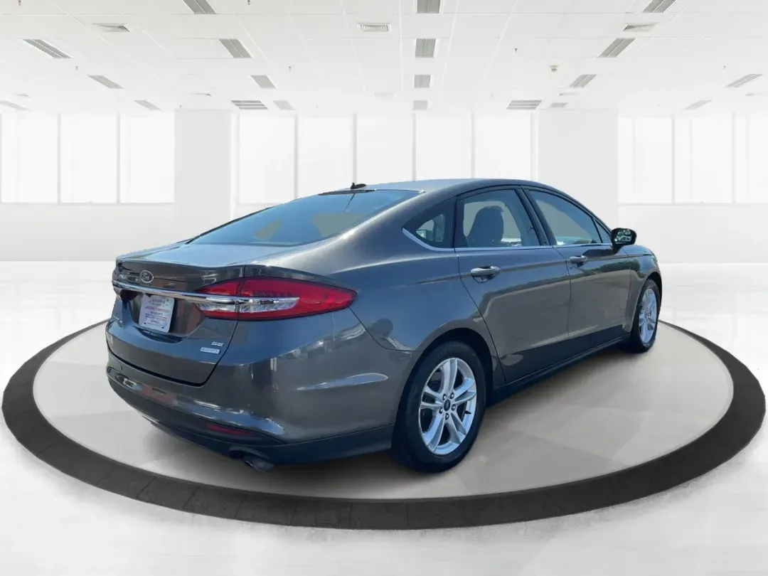 2018 Ford Fusion SE (3FA6P0HD3JR) with an Other engine, located at 401 Woodman Dr, Riverside, OH, 45431, (937) 908-9800, 39.760899, -84.123421 - Looking for a reliable sedan that combines style, comfort, and practicality? Look no further than the 2018 Ford Fusion SE, available now at Advantage Car and Credit in Vandalia, OH! Perfect for your daily commute, family outings, or even weekend adventures, this vehicle is designed to enhance your l - Photo#2