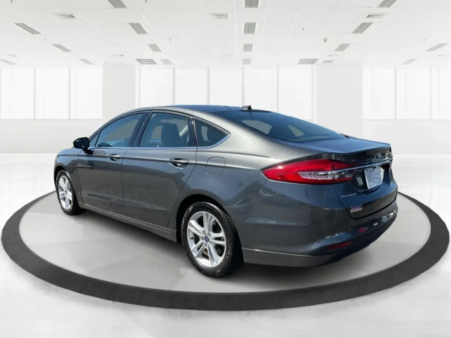 2018 Ford Fusion SE (3FA6P0HD3JR) with an Other engine, located at 880 E. National Road, Vandalia, OH, 45377, (937) 908-9800, 39.891918, -84.183594 - Looking for a reliable sedan that combines style, comfort, and practicality? Look no further than the 2018 Ford Fusion SE, available now at Advantage Car and Credit in Vandalia, OH! Perfect for your daily commute, family outings, or even weekend adventures, this vehicle is designed to enhance your l - Photo#4