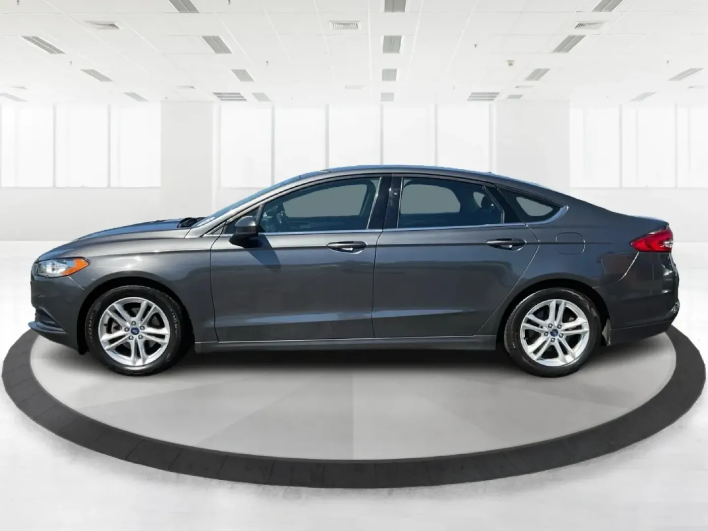 2018 Ford Fusion SE (3FA6P0HD3JR) with an Other engine, located at 880 E. National Road, Vandalia, OH, 45377, (937) 908-9800, 39.891918, -84.183594 - Looking for a reliable sedan that combines style, comfort, and practicality? Look no further than the 2018 Ford Fusion SE, available now at Advantage Car and Credit in Vandalia, OH! Perfect for your daily commute, family outings, or even weekend adventures, this vehicle is designed to enhance your l - Photo#5