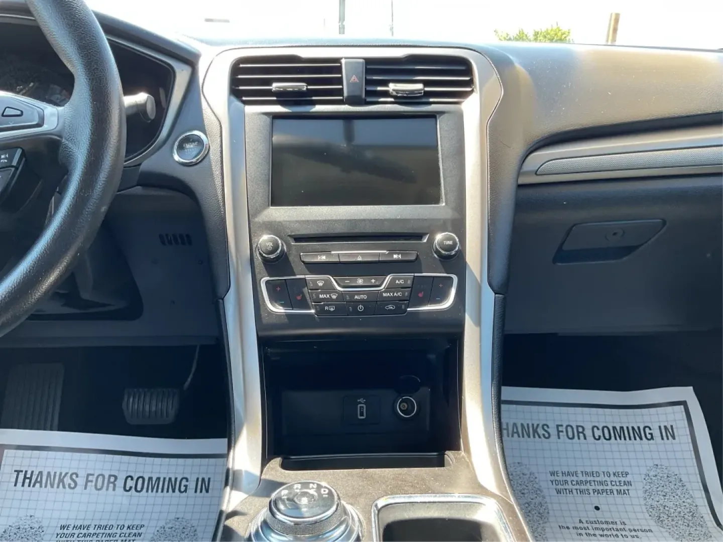 2018 Ford Fusion SE (3FA6P0HD3JR) with an Other engine, located at 880 E. National Road, Vandalia, OH, 45377, (937) 908-9800, 39.891918, -84.183594 - Looking for a reliable sedan that combines style, comfort, and practicality? Look no further than the 2018 Ford Fusion SE, available now at Advantage Car and Credit in Vandalia, OH! Perfect for your daily commute, family outings, or even weekend adventures, this vehicle is designed to enhance your l - Photo#13