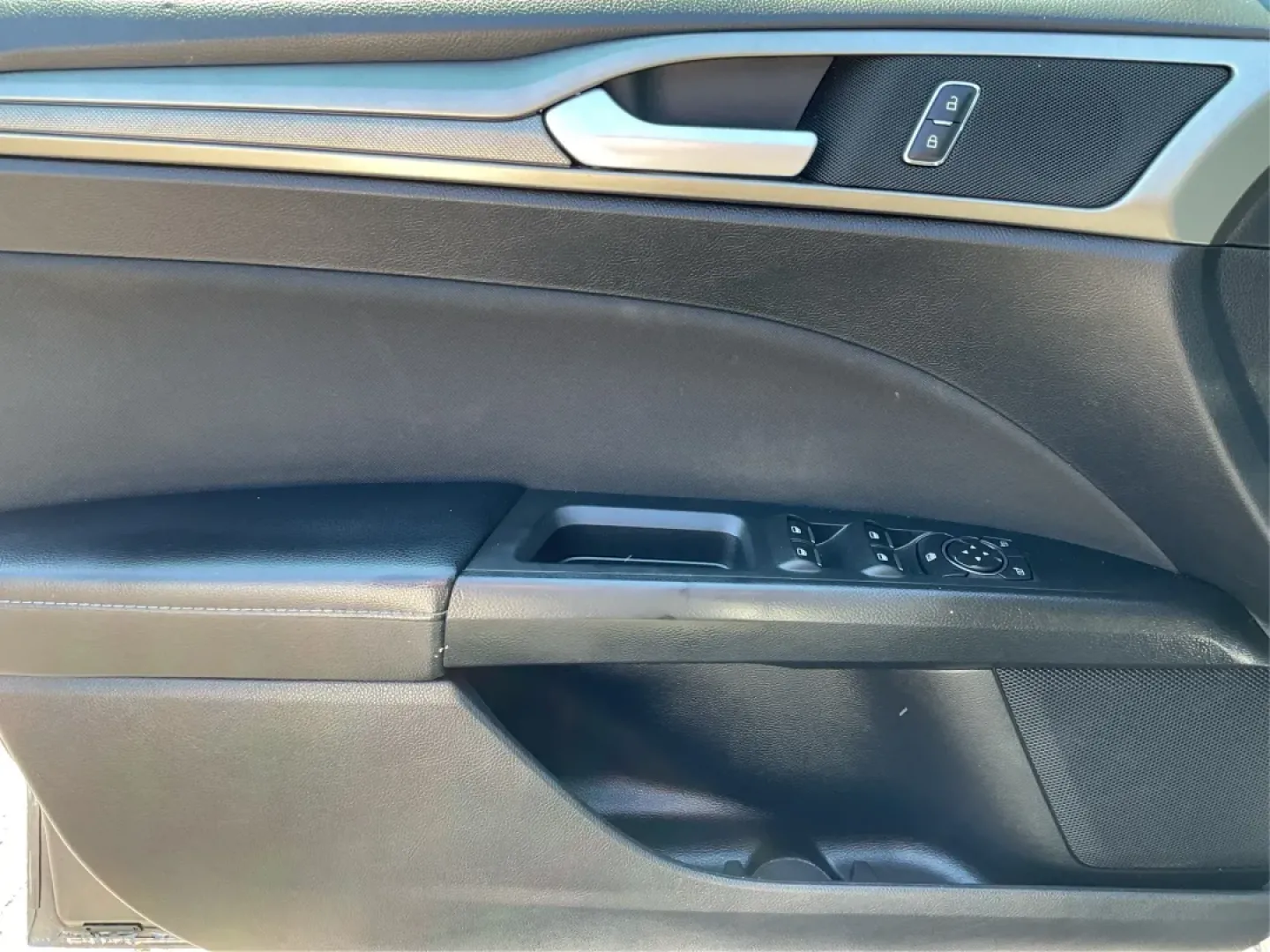 2018 Ford Fusion SE (3FA6P0HD3JR) with an Other engine, located at 880 E. National Road, Vandalia, OH, 45377, (937) 908-9800, 39.891918, -84.183594 - Looking for a reliable sedan that combines style, comfort, and practicality? Look no further than the 2018 Ford Fusion SE, available now at Advantage Car and Credit in Vandalia, OH! Perfect for your daily commute, family outings, or even weekend adventures, this vehicle is designed to enhance your l - Photo#19